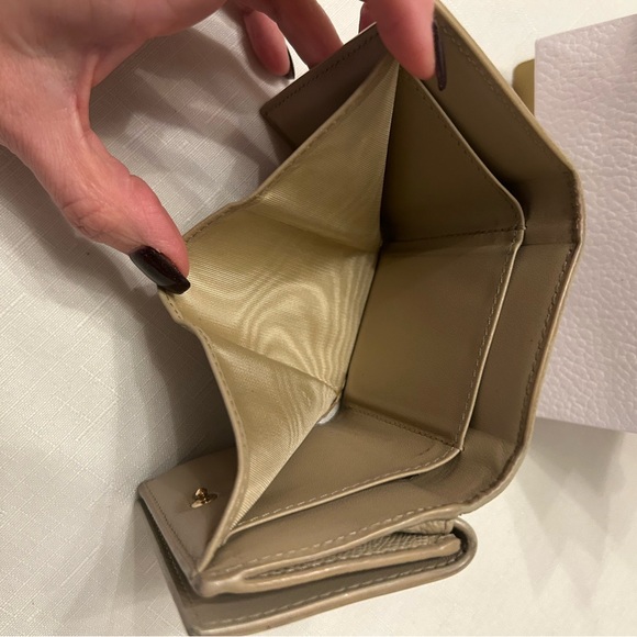 Dior Tan 30 Montaigne Wallet with CD Logo - Picture 14 of 16